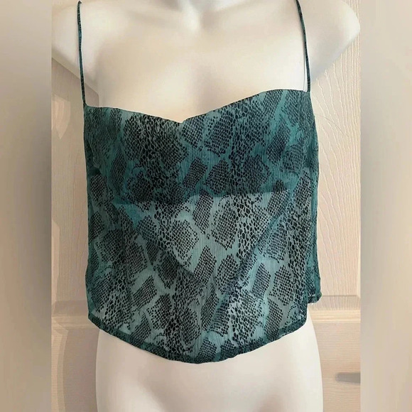 Revolve Superdown Becca Square Neck
Top in Teal Snake size M. NWT - Picture 5 of 10
